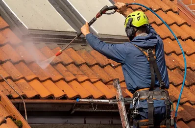 Démoussage et hydrofuge de toiture aux Salles-de-Castillon